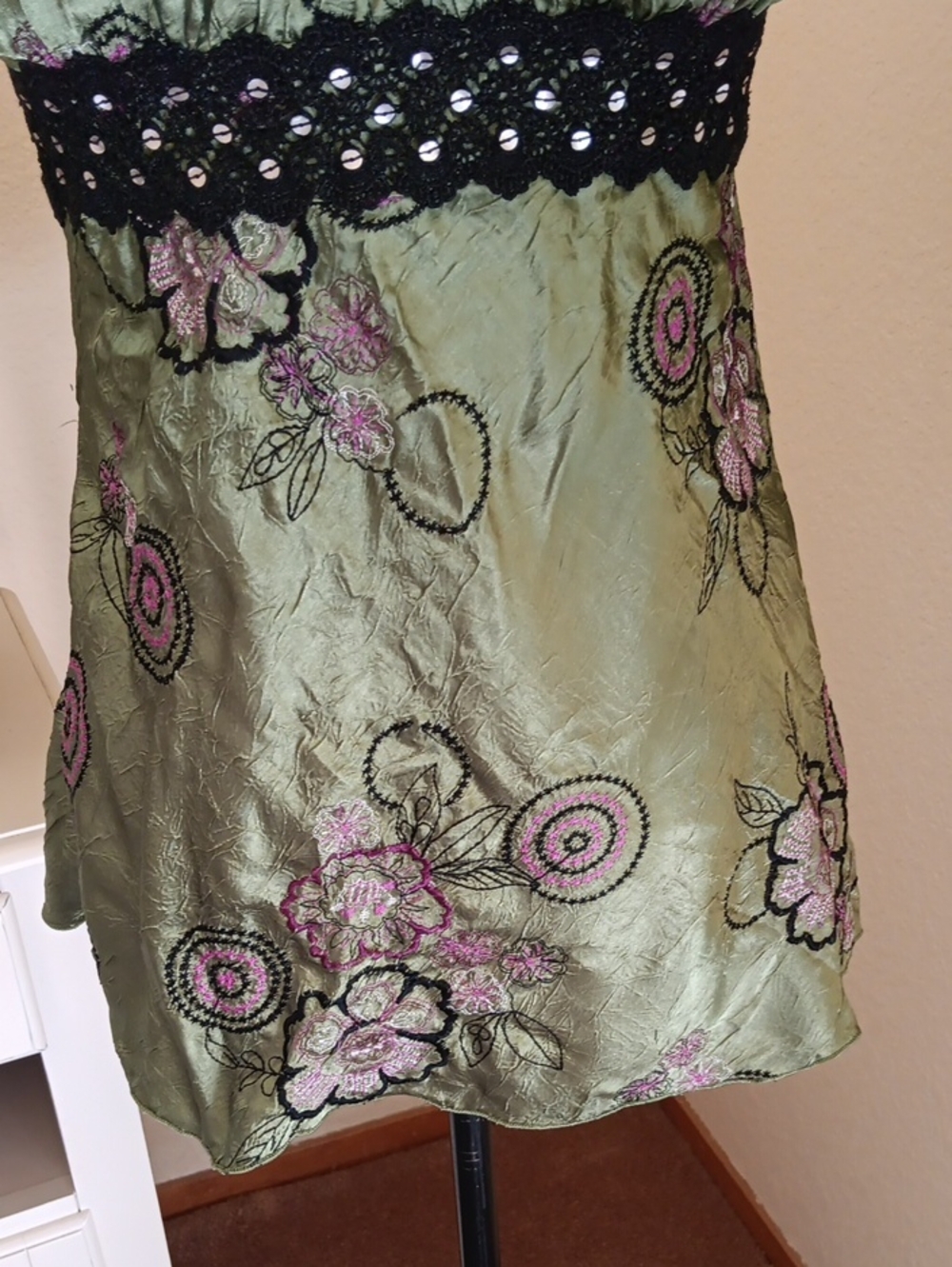 Heart Soul Olive Green Satin Top with Black Lace and Pink Floral Embroidery. Y2K - Picture 3 of 12